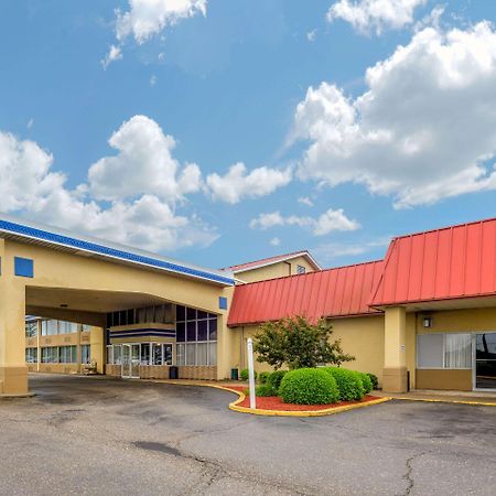 Econo Lodge Inn & Suites Triadelphia - Wheeling Exterior foto