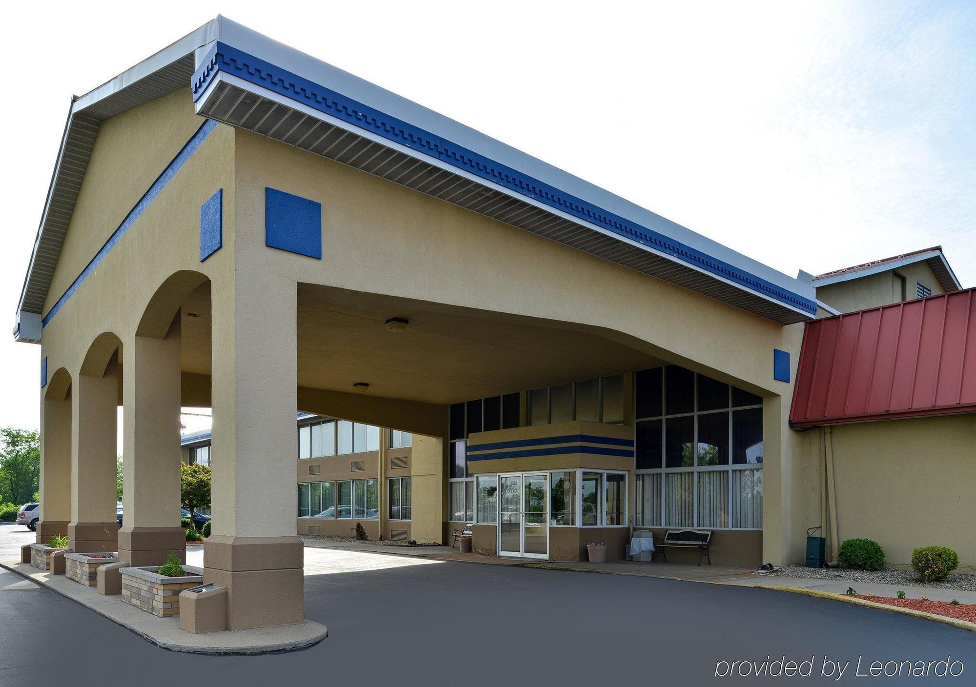 Econo Lodge Inn & Suites Triadelphia - Wheeling Exterior foto