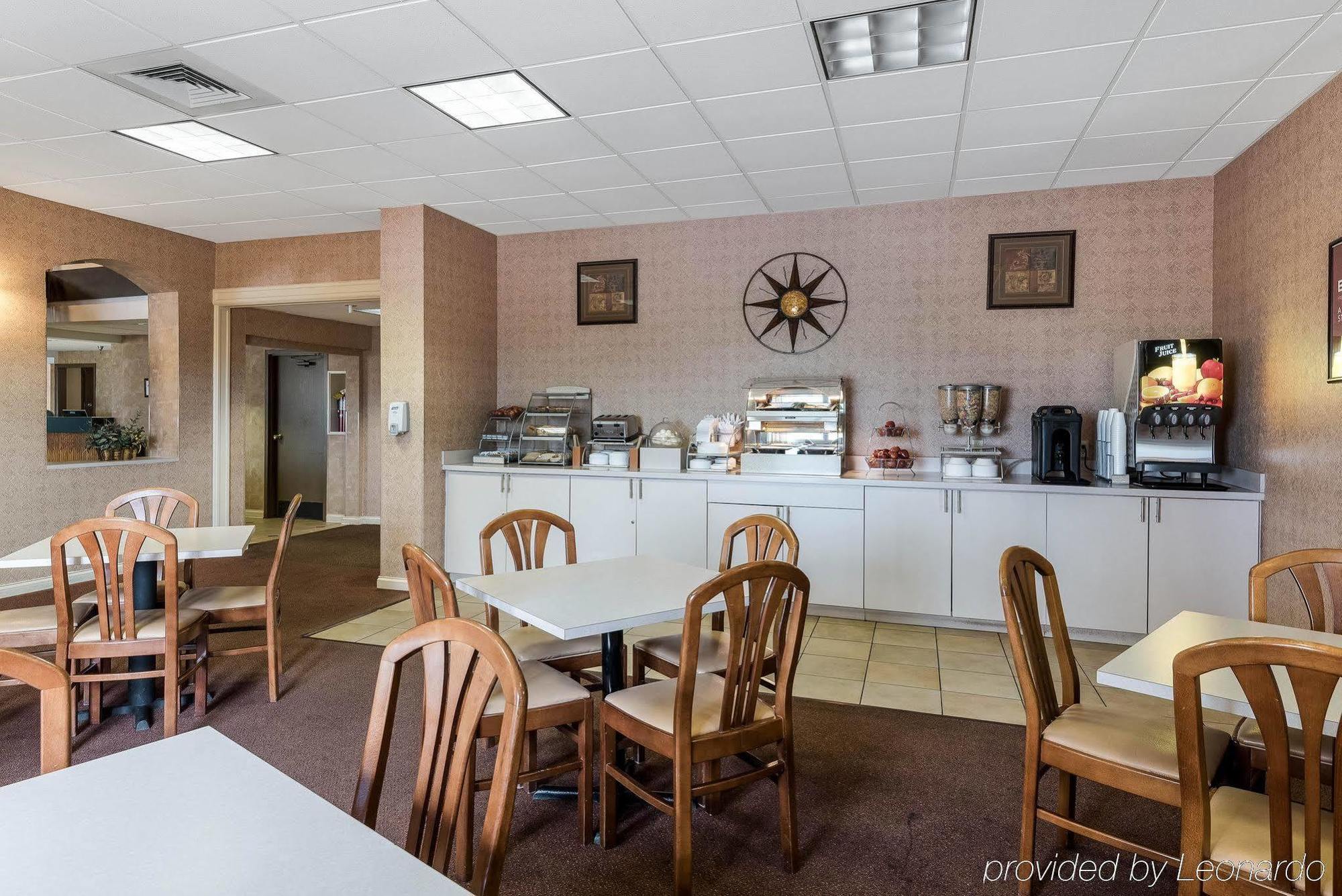 Econo Lodge Inn & Suites Triadelphia - Wheeling Exterior foto