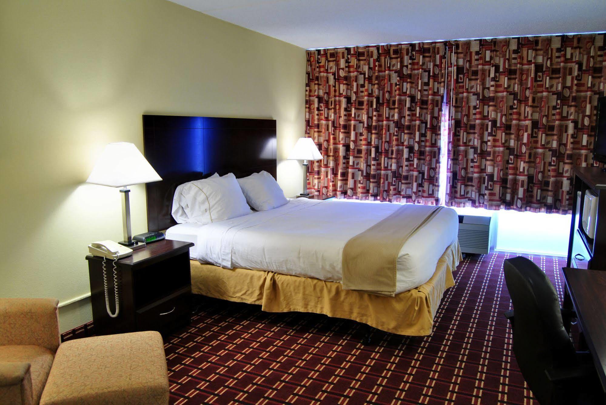 Econo Lodge Inn & Suites Triadelphia - Wheeling Exterior foto